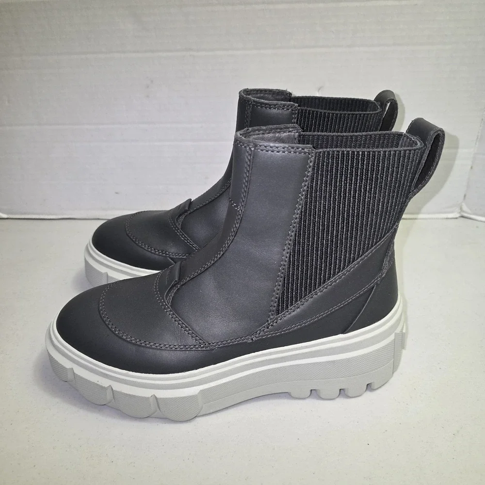 Sorel Women's Caribou X Chelsea Boots -Black Leather - NIB - SZ 7 Waterproof